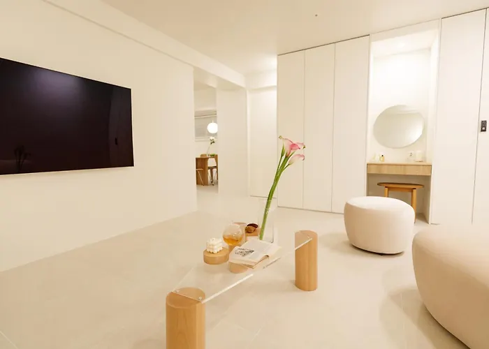 Vacation rental: White Linen House